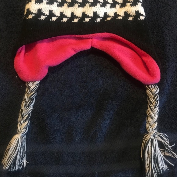 Adorable pink black white beanie with bow and ears - Picture 2 of 3